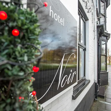 Noir 3* York