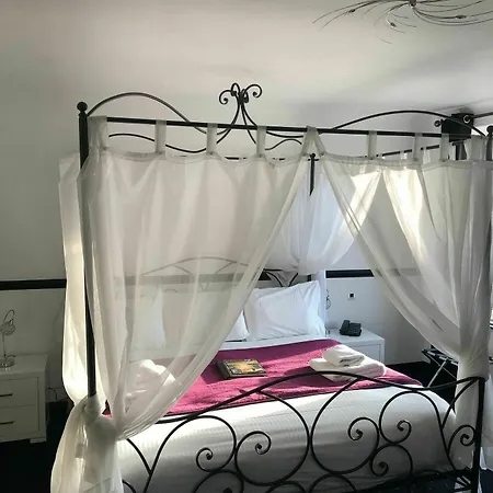 Noir Hotel